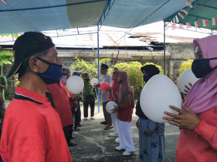 Ceria Warga Panti Jompo Tresna Werdha Pekanbaru Semarakkan HUT RI ke-75