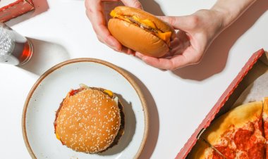 Lezat, Namun 4 Jenis Makanan Ini Ternyata Bisa Picu Penuaan Dini, Segera Kurangi