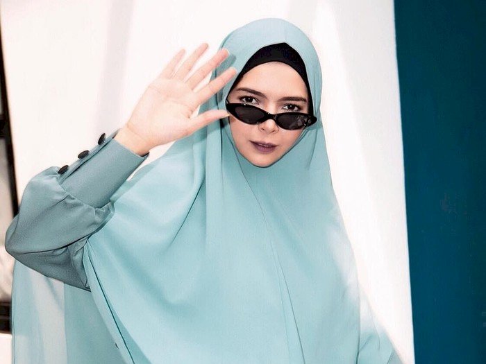 Desainer Hijab Vivi Zubedi Berbagi Tips Bangun Bisnis Selama Pandemi