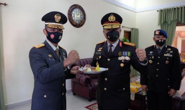 Beri Surprise di HUT TNI ke-75, Kapolda Riau Berharap TNI dan Polri Terus Bersinergi