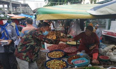 Edukasi Masyarakat Tentang Protkes Covid-19, Muhammadiyah Riau Berbagi Masker