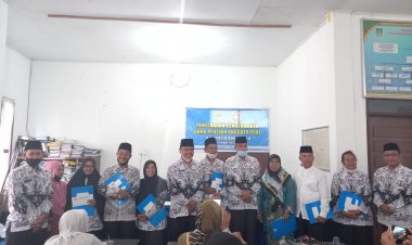 47 Guru Pensiun Rohul Dapat Penghargaan dan Santunan