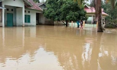 Ribuan Rumah Terendam Banjir Akibat Luapan Sungai Kuantan