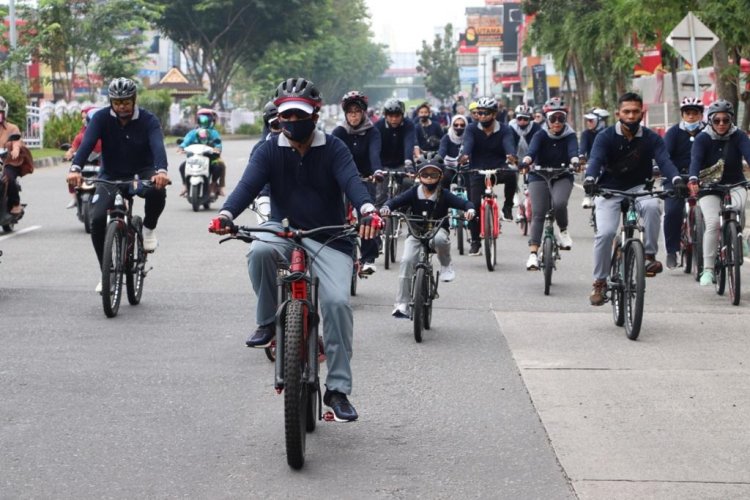 Tingkatkan Imun Tubuh, Pegawai Sekretariat DPRD Riau Gowes Bersama
