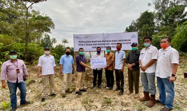 PTPN V Bantu Perbaiki Jalan, Warga Umpamakan Seperti Air di Padang Pasir