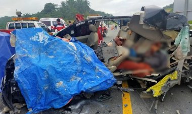 Mengerikan, Kecelakaan di Tol Pekanbaru-Dumai Tewaskan Lima Orang, Mobil Innova Hancur Tak Berbentuk