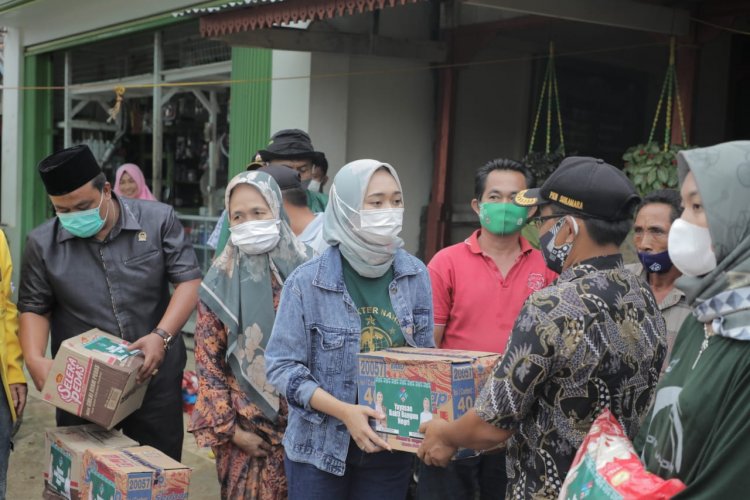 Senator Lampung, dr Jihan Salurkan Bantuan untuk Korban Banjir Pringsewu