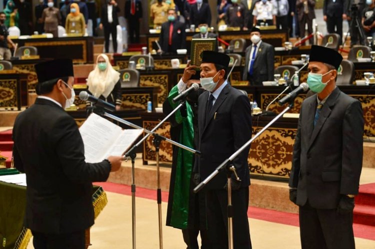 Zulkifli Indra dan Mardianto Manan Sah Dilantik Sebagai Anggota DPRD Riau