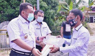Bupati Kampar Serahkan Bantuan Ambulance di Gunung Sahilan 