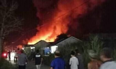 Si Jago Merah Hanguskan Rumah dan Motor Warga Tembilahan Hilir