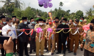 Bupati Kampar Resmikan Jembatan Gantung Arifin Ruslan Kuok