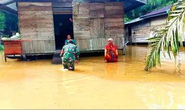 Babinsa Koramil 10 Kunto Darussalam Imbau Warga Waspada Banjir