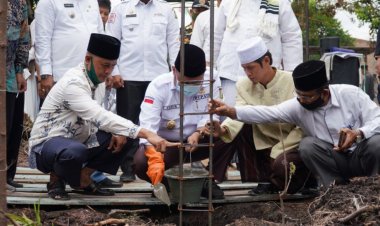 Bupati Kampar Letakkan Batu Pertama Pembangunan Pondok Pesantren At Tafsiriyah Riau