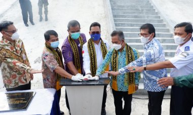 Komite II DPD RI Didaulat Serahkan Bantuan Padat Karya dan Turut Resmikan Menara Suar