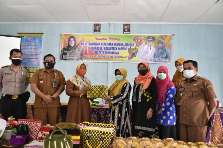 Dekranasda Kampar Bina Pelaku UKM dan IKM di Kampar Utara dan Kampa