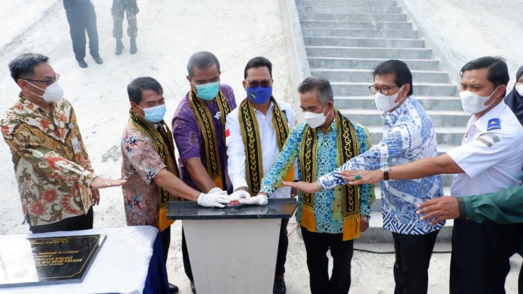 Komite II DPD RI Didaulat Serahkan Bantuan Padat Karya dan Turut Resmikan Menara Suar