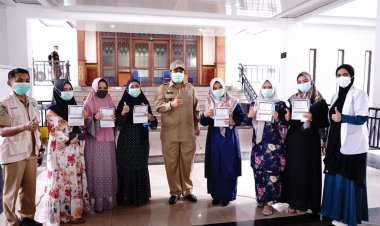 Bupati Alfedri Pantau Penyuntikan Vaksin Covid-19 Secara Massal di Pasar Belantik