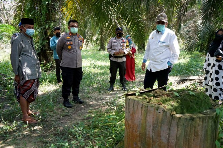 Bupati Siak Alfedri Tinjau Perbatasan Siak-Kampar di Kampung Rantau Bertuah