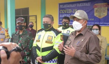 Bupati Siak, Kapolda Riau dan Danrem 031 Tinjau Posko PPKM Mikro di Kampung Bukit Agung