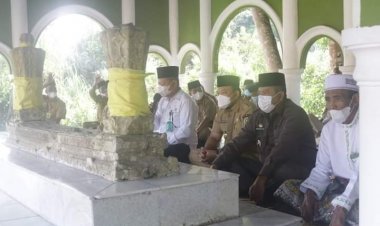 Minta Restu Bangun Siak Lima Tahun ke Depan, Alfedri - Husni Ziarahi Makam Sultan