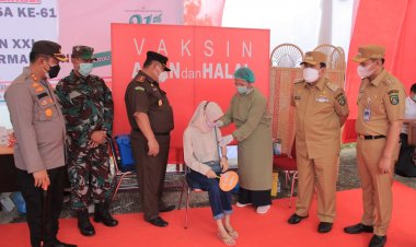 Kejari Rohul Gelar Vaksin Gratis, Donor Darah dan Bagi-Bagi Masker