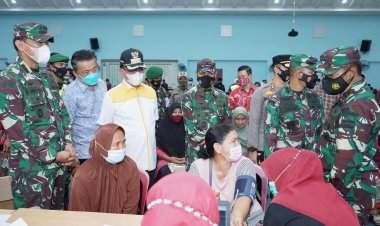 Vaksinasi Massal Inhil Ditinjau Pangdam I/BB