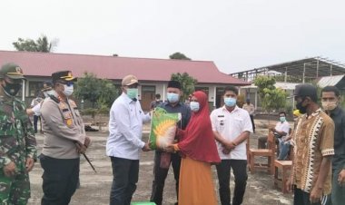 Tinjau Vaksinasi Covid-19 Massal di Kampung Teluk Lanus, Bupati Siak Kembali Serukan Prokes