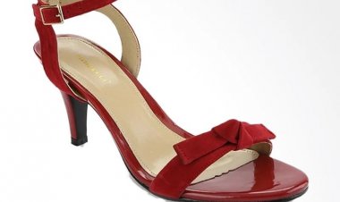 8 Cara Memilih Sepatu Hak Tinggi