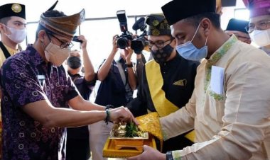 Istana Sayap Kesultanan Pelalawan Undang Sandiaga Uno Hadiri Upacara Adat Penabalan Akbar