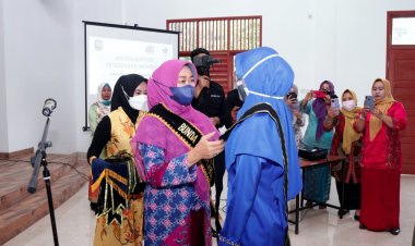 Rasidah Alfedri Kukuhkan Bunda Literasi Kecamatan Tualang Dan Kandis