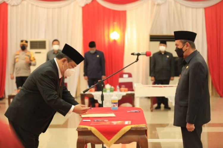 Lantik Sekdaprov Riau SF Hariyanto, Gubri Ingatkan Pembahasan APBD Perubahan 2021
