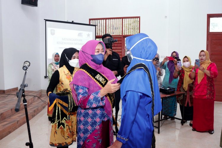 Rasidah Alfedri Kukuhkan Bunda Literasi Kecamatan Tualang Dan Kandis