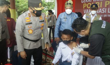 Ditinjau Kapolda Riau, Bupati Siak Berharap Vaksinasi Massal Pelajar dan Lansia Percepat Target Vaksin