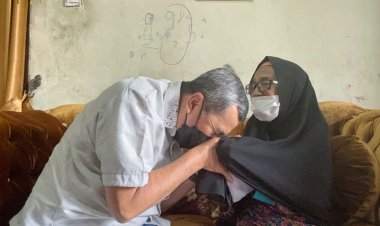 50 Tahun Tak Bertemu, Guru Misroh Kenang  Gubernur Syamsuar Rajin dan Pendiam