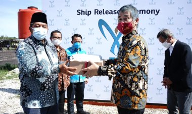 Bupati Siak Lepas Ekspor Perdana Cangkang Sawit ke Jepang