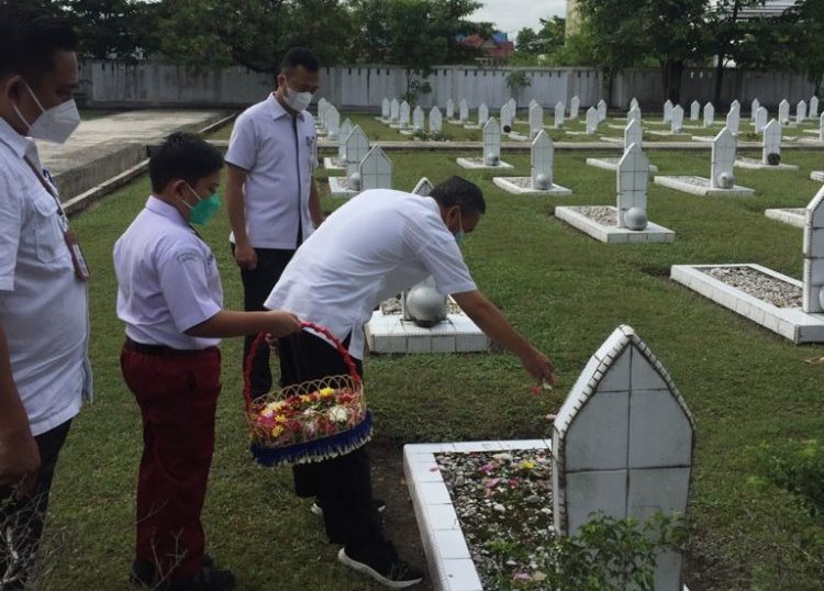 Ziarah Wisata ke TMP Kusuma Dharma Pekanbaru, Pelajar Diajak Jadi Pahlawan Masa Kini
