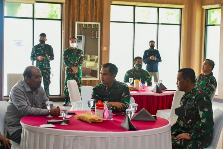 Wakil Ketua DPD RI Bahas Geostrategi Maluku dengan Pangdam Pattimura