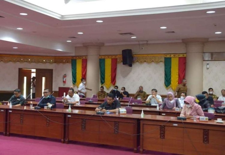Bahas KUA PPAS APBD 2022, Ketua DPRD Provinsi Riau Pimpin Rapat Banggar