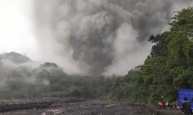 Gunung Semeru Erupsi, Hujan Abu Vulkanik dan Kerikil di Lumajang