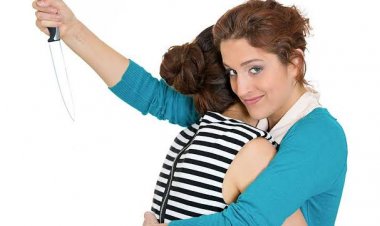 Hati-hati dengan Teman Tapi Musuh, Ini 7 Tanda "Frenemy