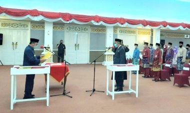 Gubri Lantik Kamsol sebagai Kadisdik Riau