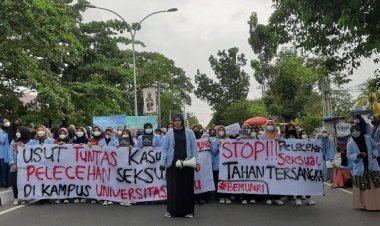 Geruduk Mapolda Riau, Mahasiswa Tuntut Dekan FISIP Unri Tersangka Kasus Pencabulan Ditahan