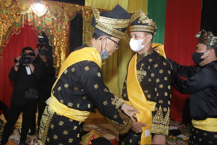 Dianugerahi Gelar Adat, Wakil Bupati Rohul Bergelar Datuk Timbalan Setia Amanah Setia Nuguay