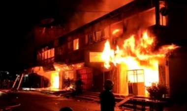 Jelang Pergantian Tahun Enam Ruko Tekstil di Pekanbaru Ludes Terbakar