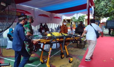 Siswa SDN 036 Pekanbaru Pingsan Saat Divaksin 