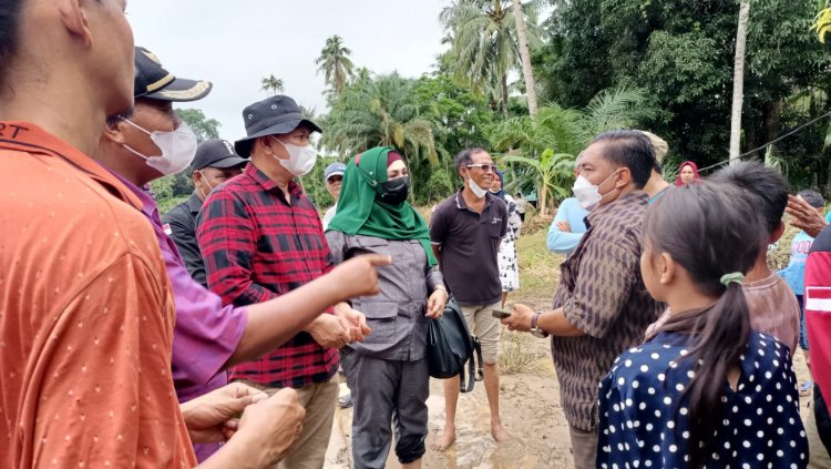 Ketua Baguna PDI-P Riau Salurkan 200 Paket Bantuan untuk Korban Banjir Pasir Pengaraian