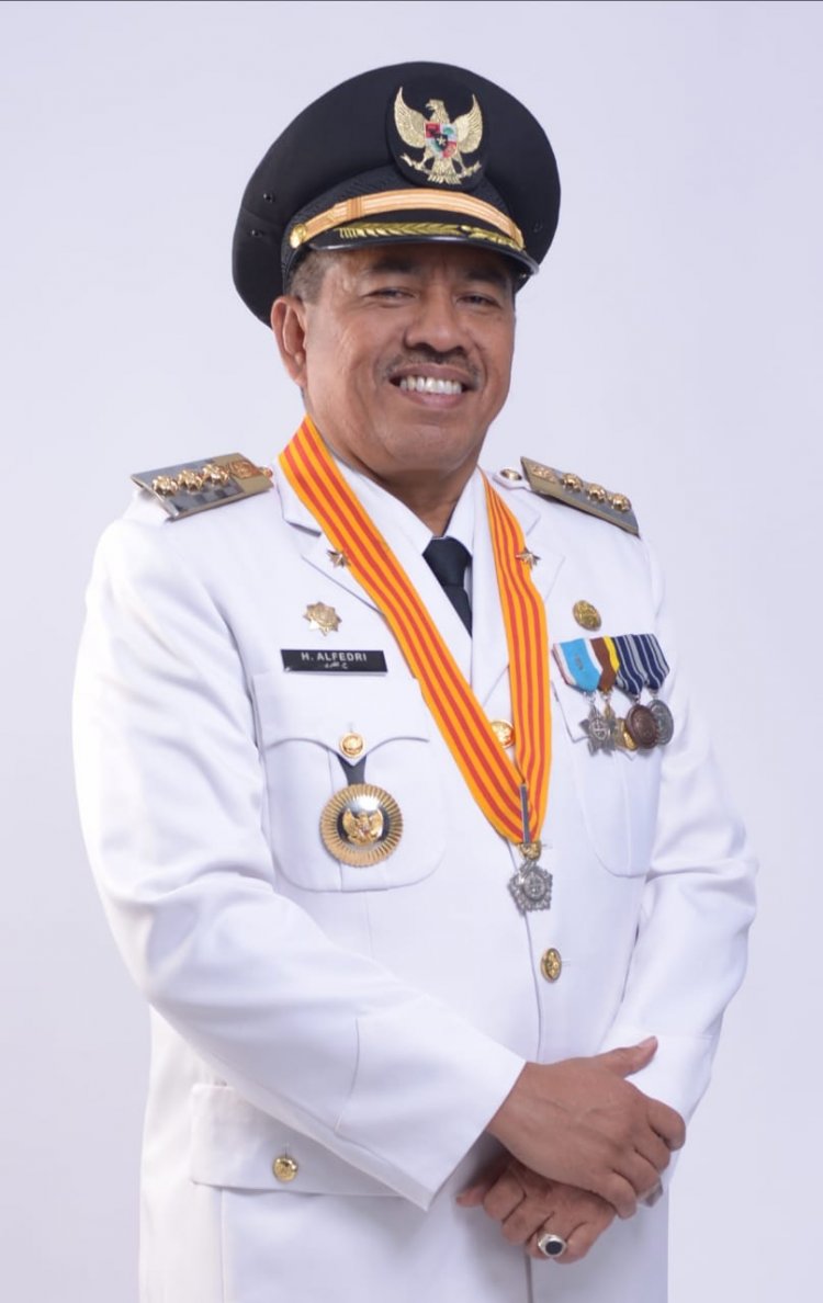 Alfedri Peringkat Ketiga Bupati Terpopuler dan Paling Berpengaruh di Indonesia