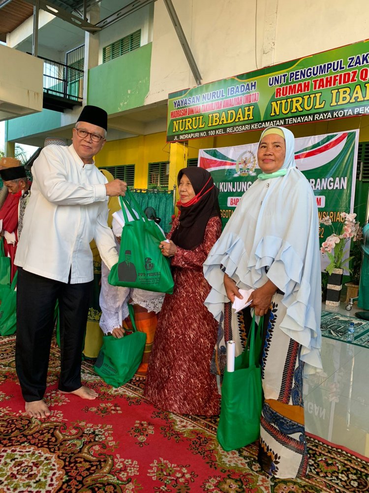 Reses di Nurul Ibadah, Syamsurizal Salurkan 150 Paket Sembako dan Bantuan Masjid