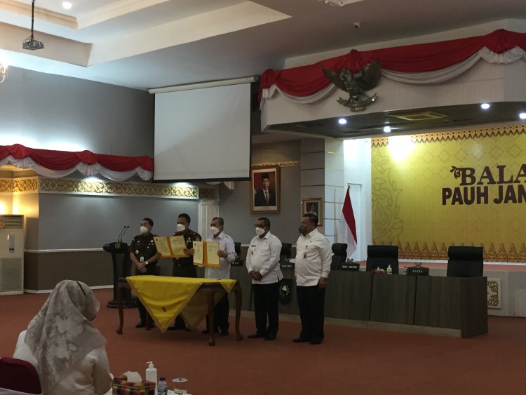 Teken MoU Bantuan Hukum dengan Kejati Gubri Akui Banyak Persoalan Aset Tanah di Pemprov Riau