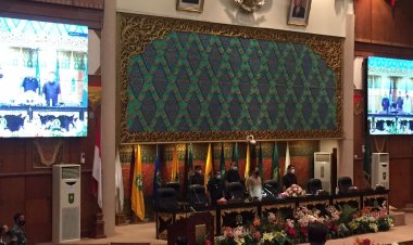 Wagubri Hadiri Paripurna Penyampaian Pandangan Umum Fraksi Tentang Perubahan Perda  